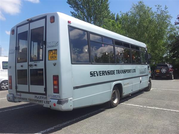 2001 Mercedes 814 Beaver 19 Seat Service bus 2001 Mercedes 814 Beaver 19 Seat Service bus