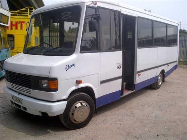 1994 Mercedes 711D with 27 seats 1994 Mercedes 711D with 27 seats