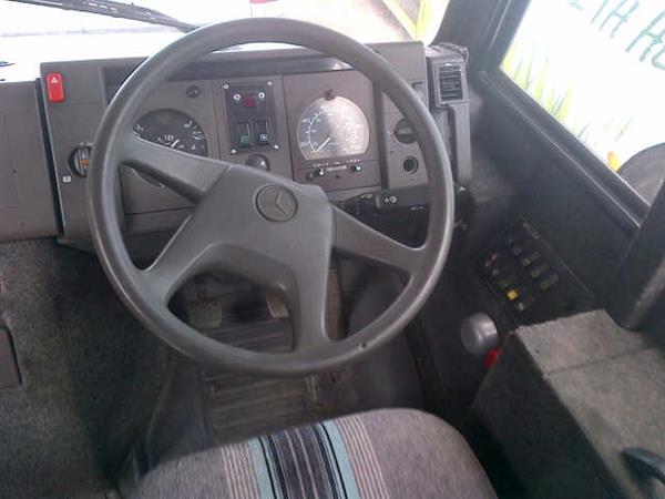1994 Mercedes 711D with 27 seats 1994 Mercedes 711D with 27 seats