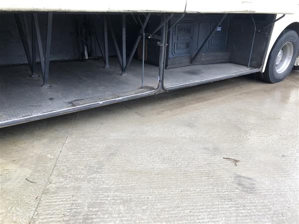 2002 Neoplan Starliner Mercedes v8 twin turbo AVS manual gearbox 2002 Neoplan Starliner Mercedes v8 twin turbo AVS manual gearbox