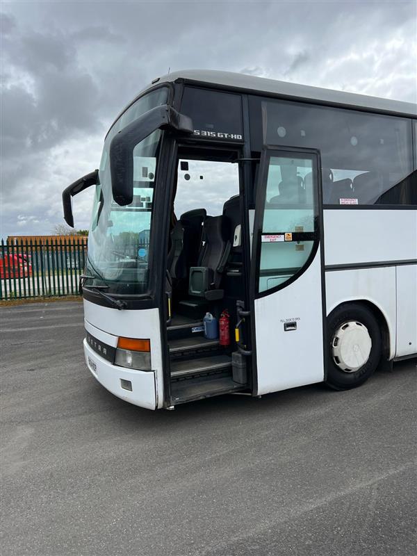 2004 Setra 315 GT 49 Seat coach, 6 speed.