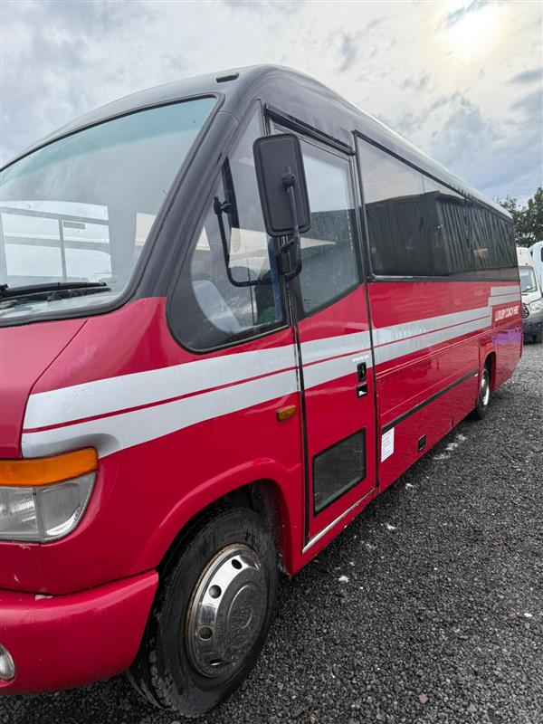 2005 Mercedes 29 seat Plaxton Cheetah minicoach