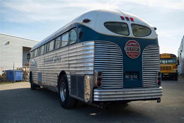 1948 Greyhound Silversides bus