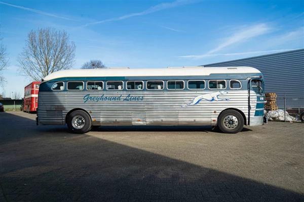 1948 Greyhound Silversides bus
